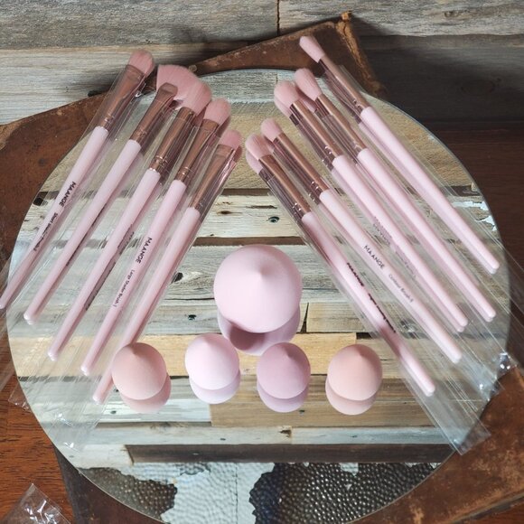 Professional Makeup Brushes Set of 12 with Blending Sponges. - Picture 1 of 10